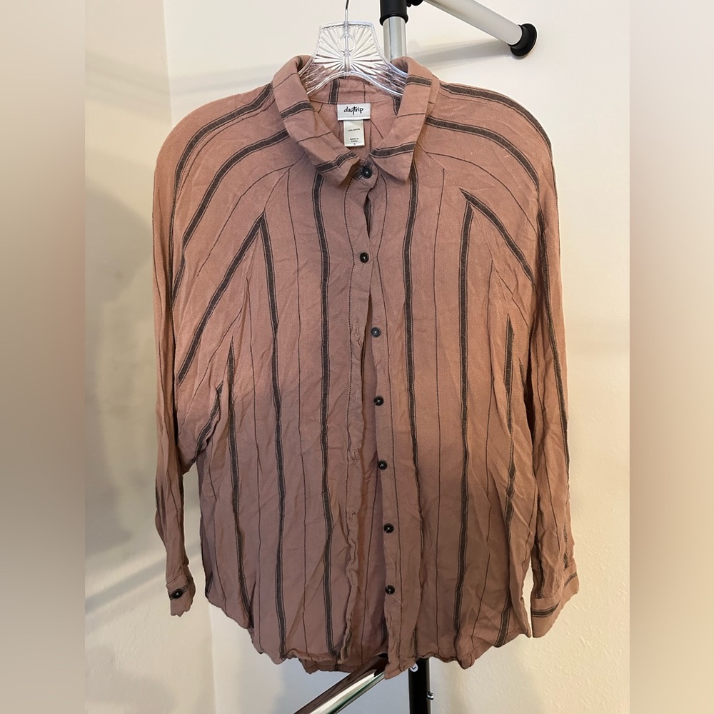 Daytrip Pink/Gray Striped Button Down 3/4 Length Shirt - Small